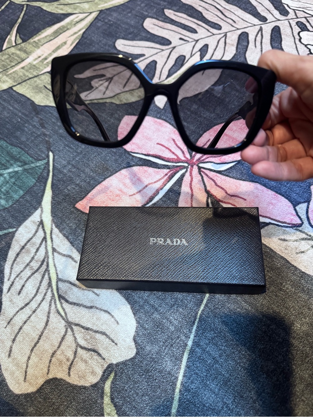 Prada Black Oversized Women's Sunglasses with Branded Case - Picture 2 of 9